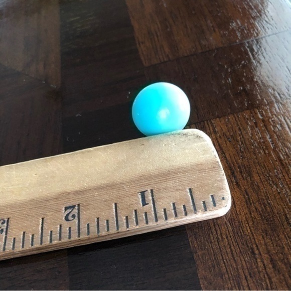 Vintage ScrewBack Earrings - Picture 3 of 3